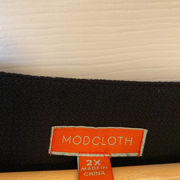 Modcloth Ideal Discovery Short Sleeve Blouse in Black in 2X - Picture 3 of 6